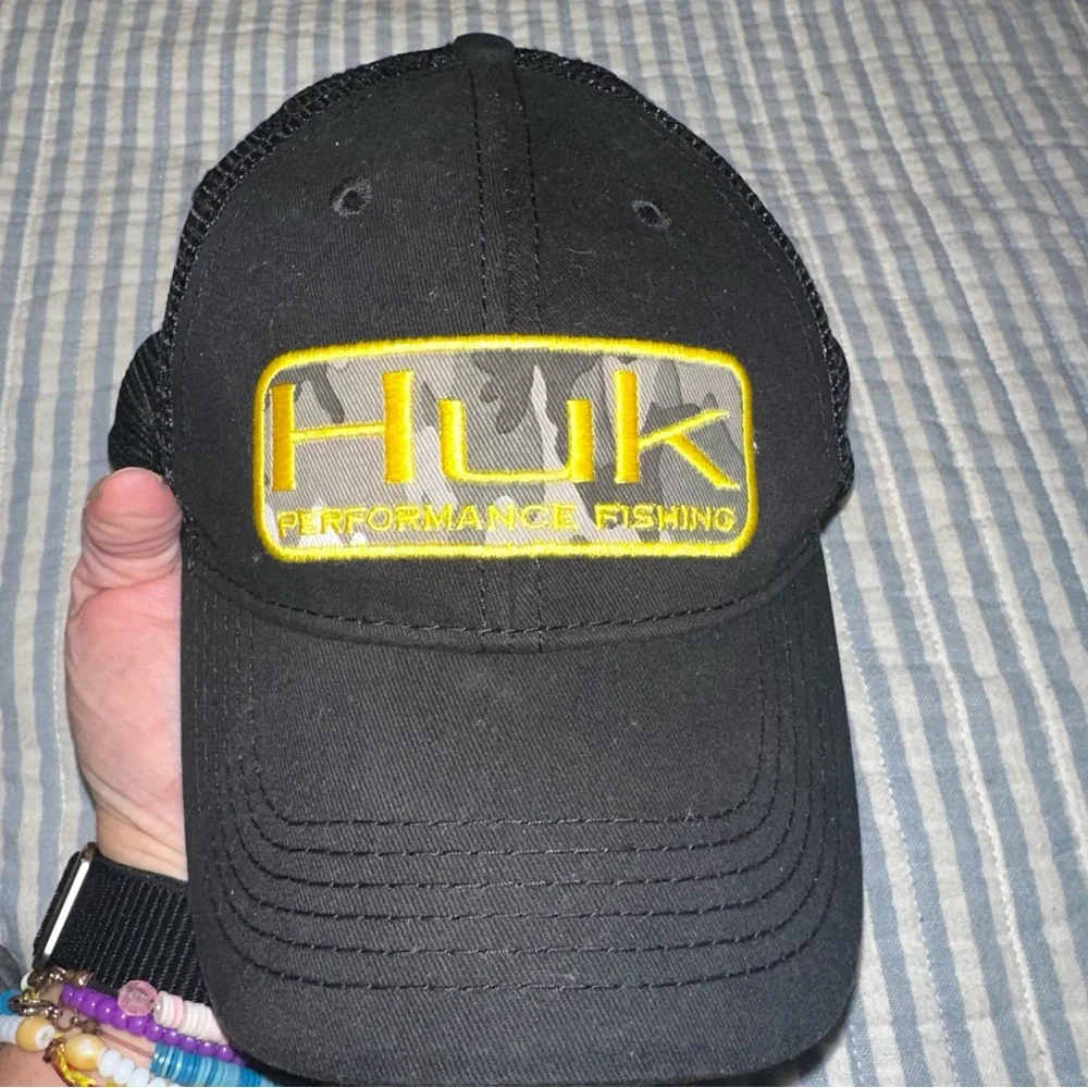 HUK Performance Fishing Gear Hat Mens Snap Back Adjustable Black Mesh Trucker‎